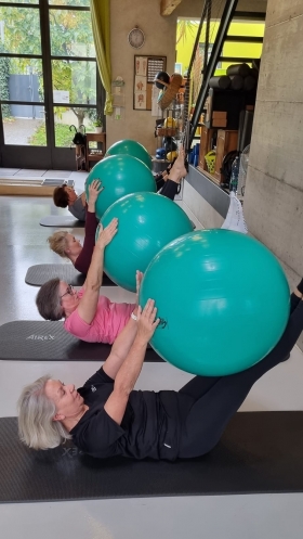 Pilates pour les Séniors à Genève - Pilates Genève - Le Pilates Loft Thônex | Studio de Pilates et Yoga